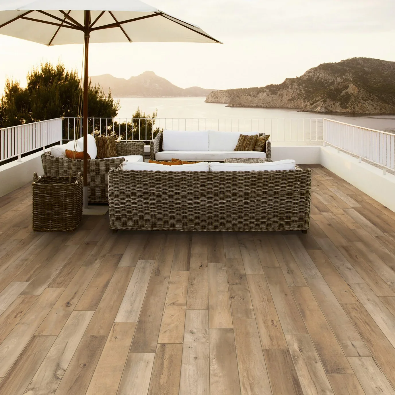 Ambiance terrasse avec revêtement aspect bois